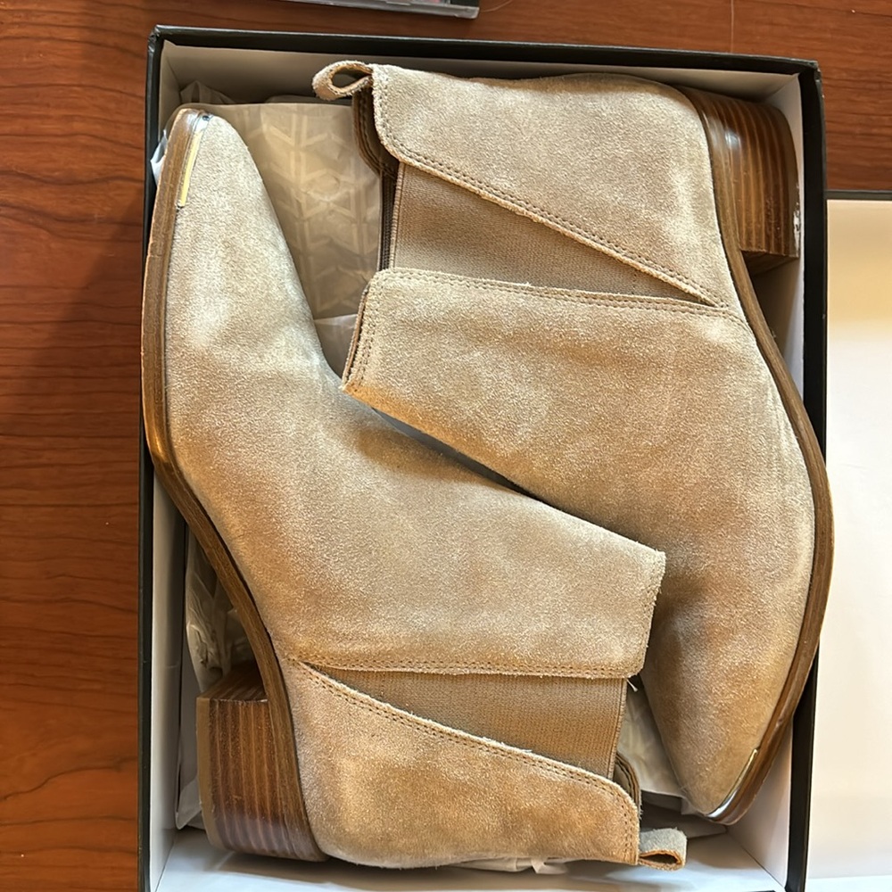 EUC Marc Fisher Yale Chelsea Boot size 8 M - Picture 14 of 16